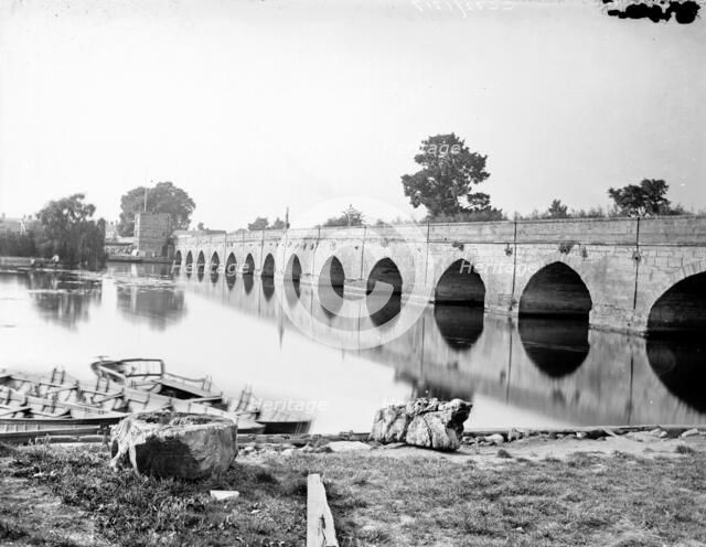 Clopton Bridge, Stratford Upon Avon, Warwickshire. Artist: Henry Taunt
