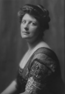 Cloud, A.T., Mrs., portrait photograph, 1913. Creator: Arnold Genthe