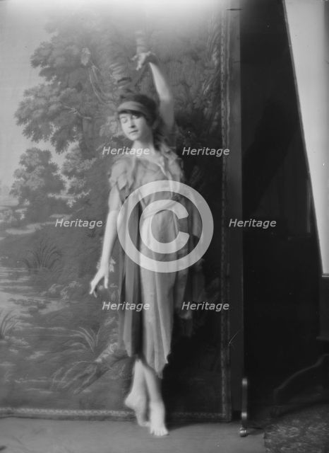 Cramer, Ruth A., Miss, 1914 Apr. 16. Creator: Arnold Genthe.