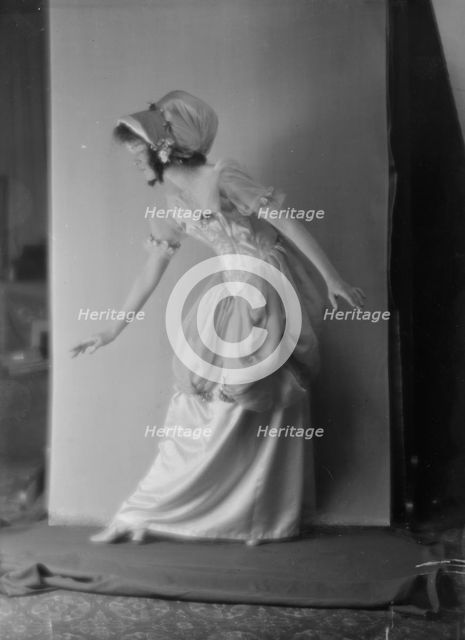 Cramer, Ruth A., Miss, 1914 Apr. 16. Creator: Arnold Genthe.
