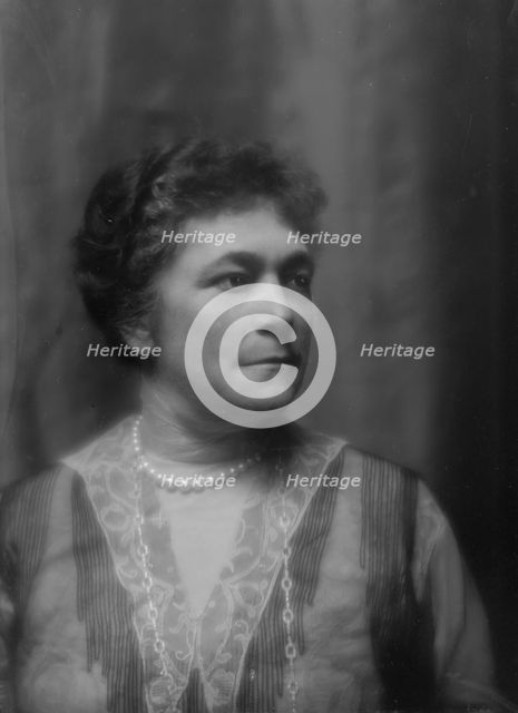 Crocker, W.H., Mrs., portrait photograph, 1913. Creator: Arnold Genthe.
