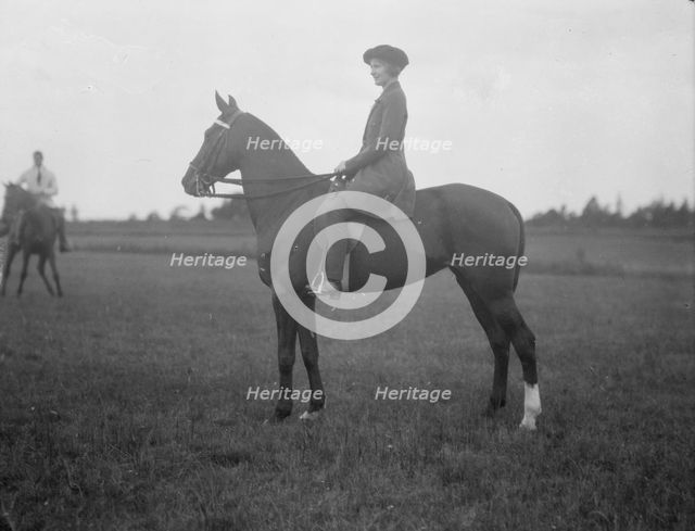 Crosbie, Violet, Miss, on horseback at Long Beach, New York, 1917 Aug. Creator: Arnold Genthe.