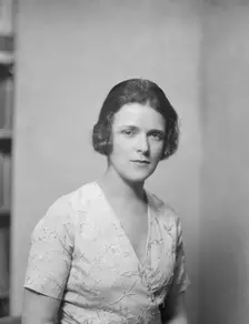 Cross, Viola, Mrs., portrait photograph, between 1921 and 1923. Creator: Arnold Genthe