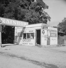 Crossroads grocery store and filling station, Yakima, Washington, Sumac Park, 1939. Creator: Dorothea Lange