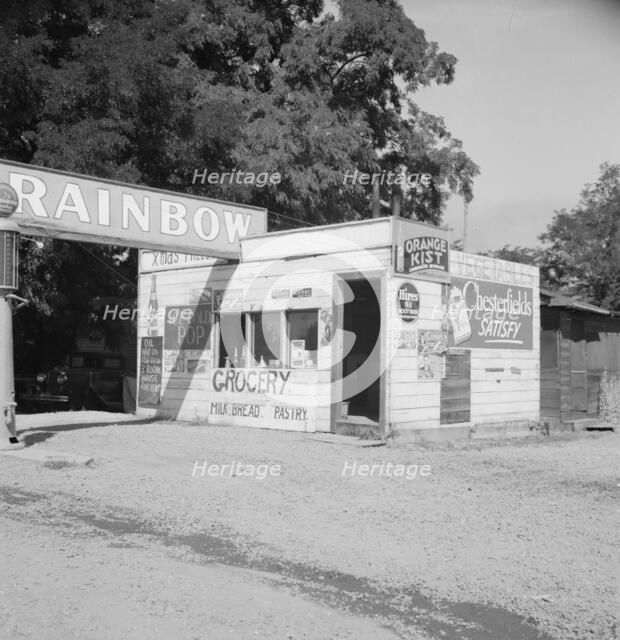 Crossroads grocery store and filling station, Yakima, Washington, Sumac Park, 1939. Creator: Dorothea Lange.