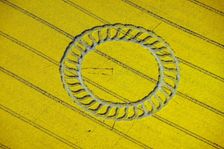 Crop circle near West Kennet, Wiltshire, 1998. Artist: EH/RCHME staff photographer