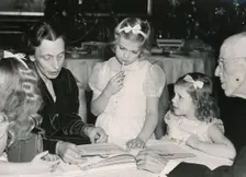Crown Princess Louise reads a fairy tale to the princesses and King Gustav V of Sweden, 1940s. Creator: Karl Sandels