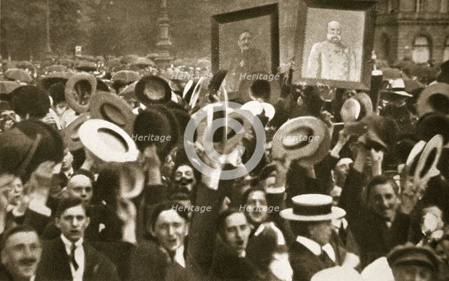Crowd celebrating the Kaiser's proclamation of war against Great Britain, Berlin, 4 August, 1914. Creator: S and G.