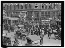 Crowd and Trolley cars at corner of Pennsylvania Ave. and 15th Street, N.W..., between 1913 and 1917 Creator: Harris & Ewing