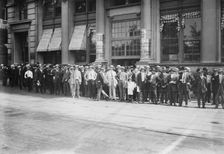 Crowd at Cunard line office, 8/1/14, 1914. Creator: Bain News Service