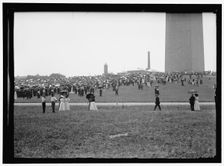 Crowd at base of Washington Monument, Washington, D.C., between 1909 and 1923. Creator: Harris & Ewing