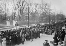 Crowd at White House, between c1910 and c1915. Creator: Bain News Service