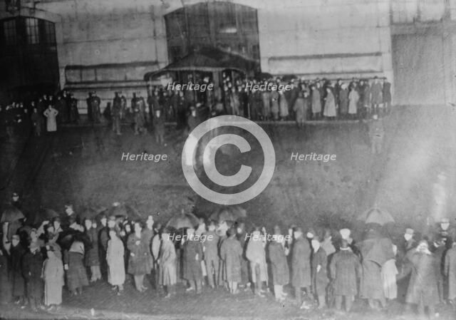 Crowd awaiting survivors from Carpathia, 1912. Creator: Bain News Service.