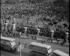 Crowd on Hyde Park, 1930s. Creator: British Pathe Ltd