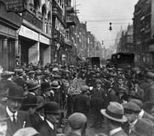 Crowd outside the Newspaper House, Fleet St looking east, City of London, before 1933. Artist: George Davison Reid
