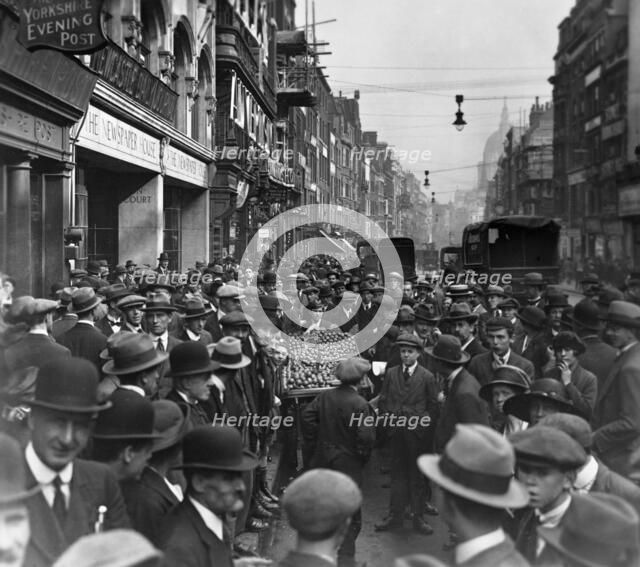 Crowd outside the Newspaper House, Fleet St looking east, City of London, before 1933.  Artist: George Davison Reid