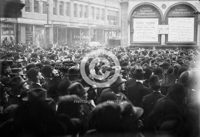 Crowd watching "playograph," World Series, 1911, 1911. Creator: Bain News Service.