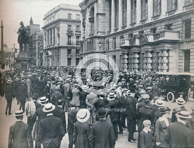 Crowd waiting outside the War Office on the morning before war was declared', 1914. Artist: Unknown