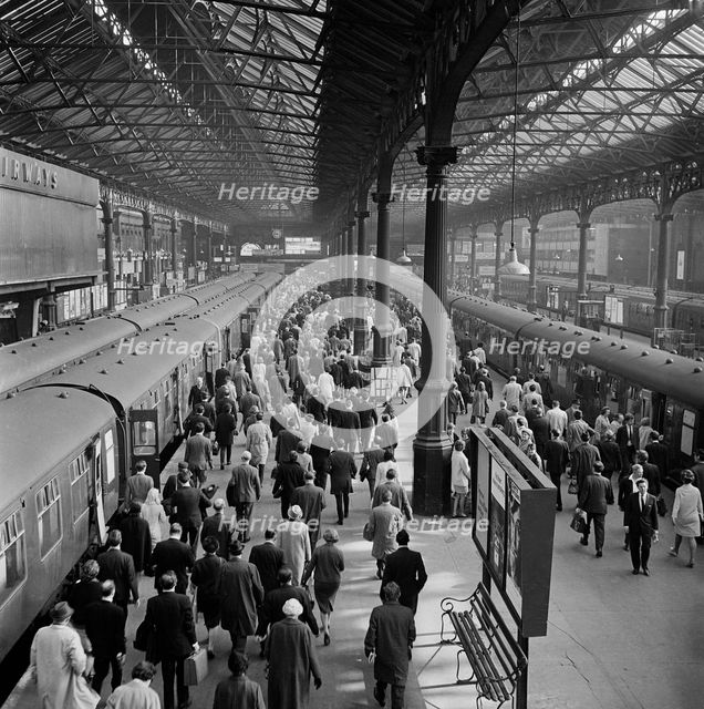 Crowded platforms at Victoria Station, London, 1960-1972. Artist: John Gay
