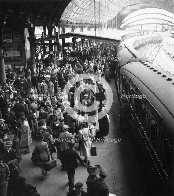 Crowds on a platform, York Railway Station, Yorkshire, 1946. Artist: Unknown
