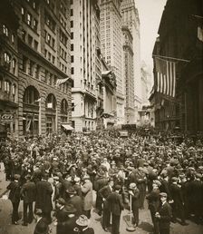 Crowds on Wall Street, New York, USA, 1918