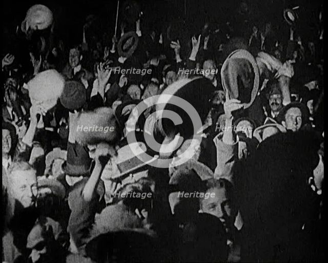Crowds Cheering in Trafalgar Square, London, 1922. Creator: British Pathe Ltd.