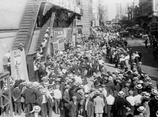Crowds waiting for Johnson in N.Y., between c1910 and c1915. Creator: Bain News Service