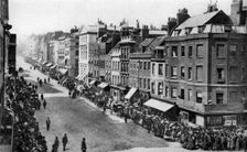Crowds waiting for the Queen in St James's Street, London, 1880s (1926-1927)