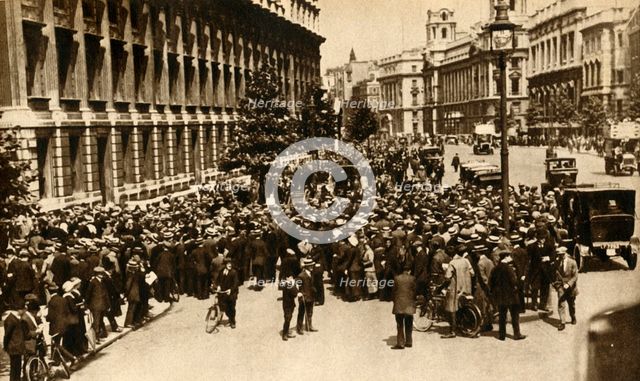 Crowds waiting outside Downing Street in London for news about...war, July 1914, (1933).  Creator: Unknown.