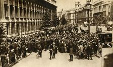 Crowds waiting outside Downing Street in London for news about...war, July 1914, (1933). Creator: Unknown
