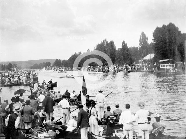 Crowds watch a race during the Henley Regatta, Henley-on-Thames, Oxfordshire. Artist: Henry Taunt
