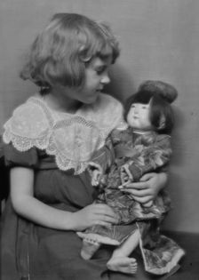 Cuthbert, Salanne, daughter of Mrs. Cuthbert (Mrs. Wentworth), portrait photograph, 1912 Nov. 16. Creator: Arnold Genthe