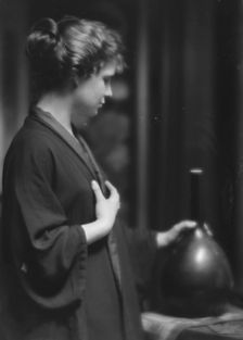 Cutler, Miss, portrait photograph, 1915 May 26. Creator: Arnold Genthe