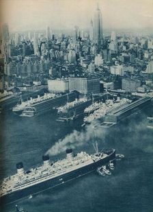 Cunard White Star liner Berengaria, approaching Cunard pier 1936