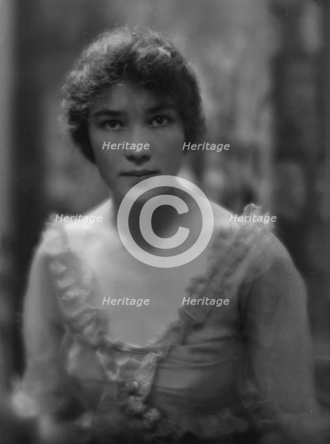 Cushman, Clarina, Miss, portrait photograph, 1914 Apr. 10. Creator: Arnold Genthe.
