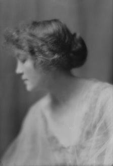 Cushman, Clarina, Miss, portrait photograph, 1914 Apr. 10. Creator: Arnold Genthe