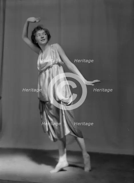 Cushing, Jessie H., Miss, 1916 Apr. 11. Creator: Arnold Genthe.