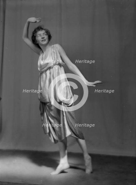 Cushing, Jessie H., Miss, 1916 Apr. 11. Creator: Arnold Genthe.