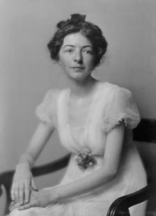 Cushing, Jessie H., Miss, portrait photograph, 1916 Apr. 11. Creator: Arnold Genthe