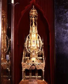 Custodia, chair and crown of King Martí l'Humà in the Barcelona Cathedral