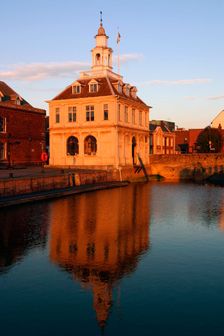 Custom House at dusk, Purfleet, Kings Lynn, Norfolk. Creator: Peter Thompson