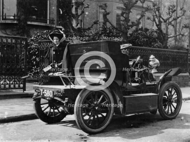 A 1904 De Dion car parked in a street, (c1904?). Artist: Unknown