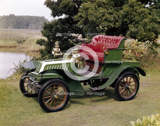 A 1903 De Dion Bouton Model Q. Artist: Unknown