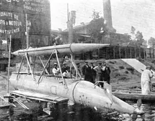 A £3000 war-ship destroyer that is steered by "wireless"; the Gabet Torpedo-craft, 1909. Creator: Topical Press Agency