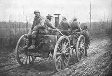 'A Travers la Fournaise; Une cuisine roulante et ses "servants" 1916 (1924) Creator: Unknown