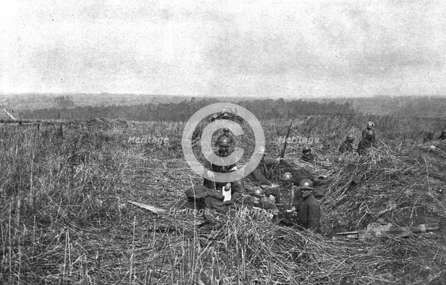 'A travers le champ de bataille; en seconde ligne dans les bles; finie la guerre de..., 1918. Creator: Unknown.