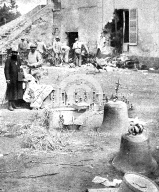 'A travers le champ de bataille; une ferme de Breny, pres d'Oulchy-le-Chateau, ou les..., 1918. Creator: Unknown.