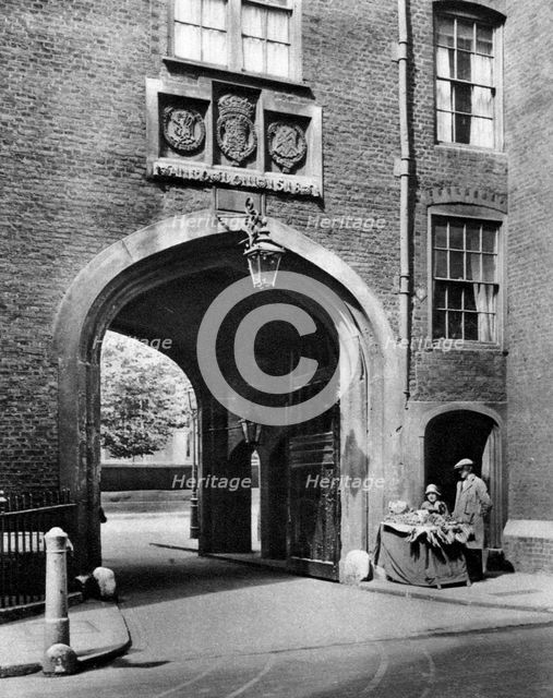 A Tudor gateway leading to Lincoln's Inn from Chancery Lane, 1926-1927.Artist: McLeish