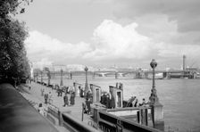 A view of Hungerford Bridge, London, c1945-1965. Artist: SW Rawlings