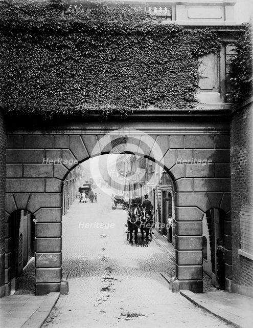 A view along Holland Park Mews, London. Artist: Unknown